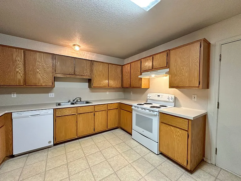 2604 Alma Dr — Photo 10