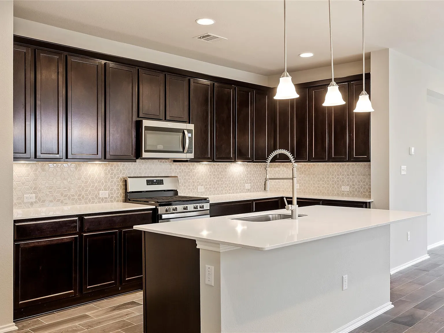 3 bed, 2.5 bath, 1997 sqft, $2,550 — Photo 3