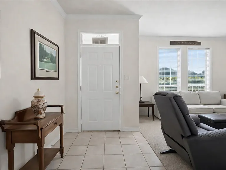 111 Karten Ln — Photo 1
