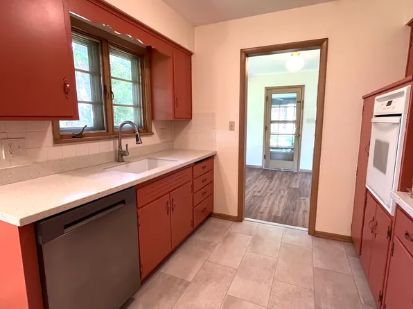 8120 Hamilton Dr, Overland Park, KS 66204