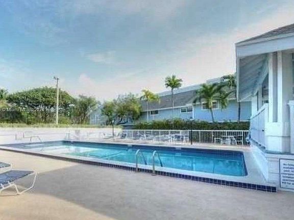 4th image of 798 Crandon Blvd APT 24C