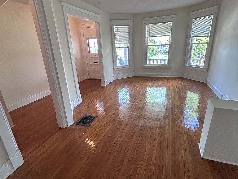 185 Wall St — Photo 3