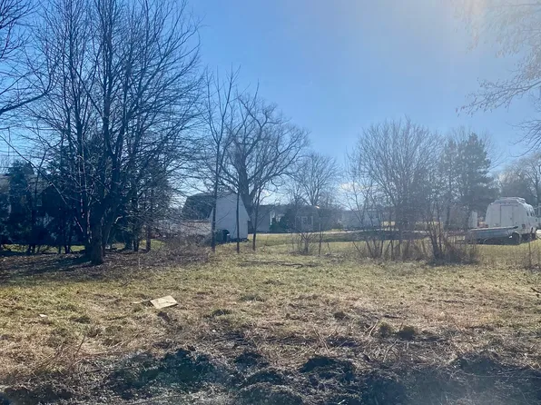 6 Fishook Bay, Lakemoor, IL 60051