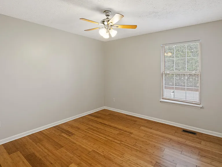 359 Montgomery Cir — Photo 33