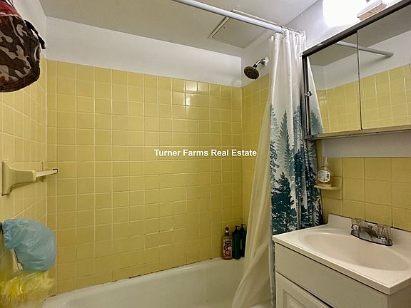 3rd image of 524 Putnam Ave APT 1F