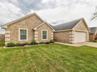 704 Brandt St, Grandview, TX 76050