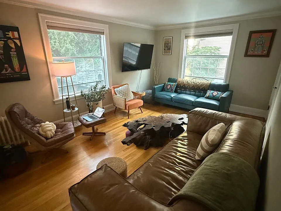 321 Boylston Ave E #203