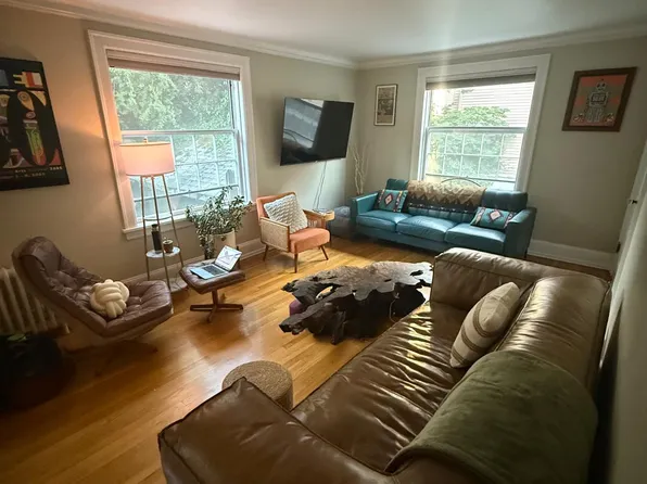 321 Boylston Ave E APT 203, Seattle, WA 98102