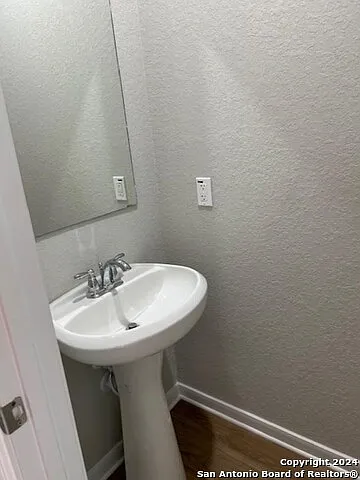 3 bed, 2.5 bath, 2576 sqft, $1,900 — Photo 4