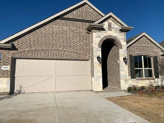 1104 Knightsgate Rd — Photo 2