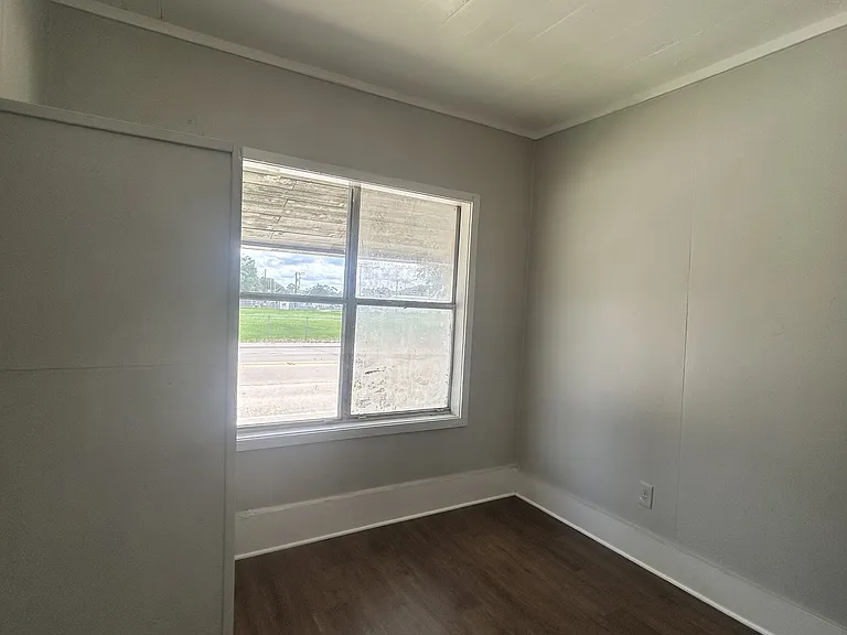 415 Moss St — Photo 8