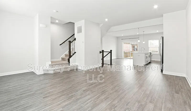 3 bed, 2.5 bath, 1640 sqft, $3,400 — Photo 3