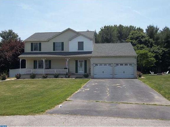2nd image of 809 Holly Ct