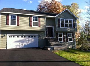 121 A Hickory Ct, Troy, NY 12180