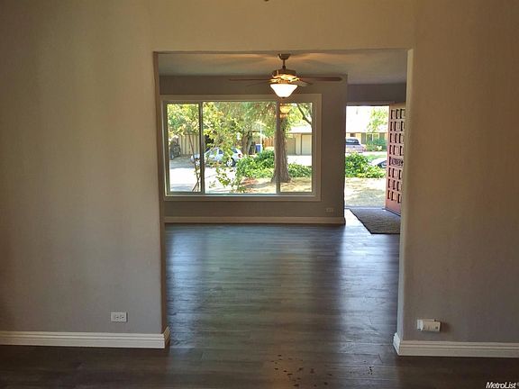 3rd image of 5825 Tangerine Ave