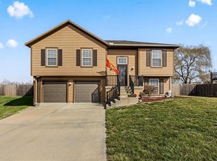 9800 220th St, Peculiar, MO 64078