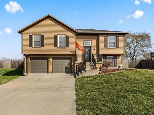 9800 220th St, Peculiar, MO 64078