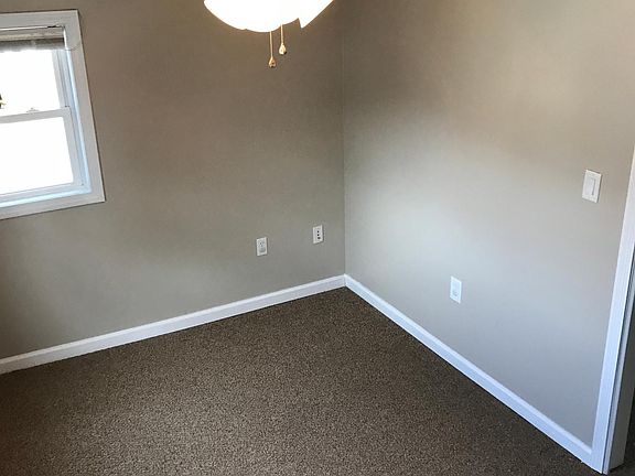 3rd image of 16 Jefferson St #16