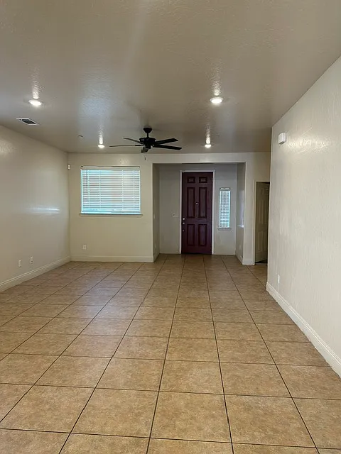 3 bed, $2,200 — Photo 4