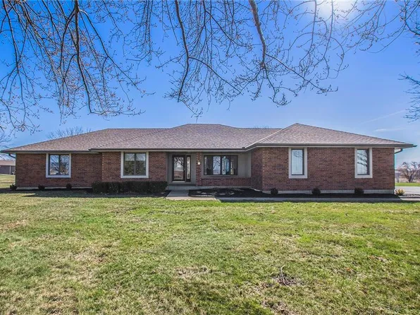 19003 Windward Ct, Smithville, MO 64089