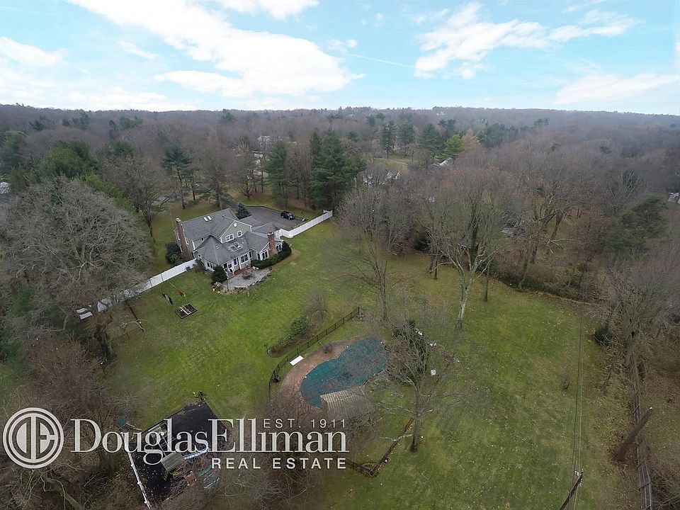 1st image of 11 Dogwood Hl