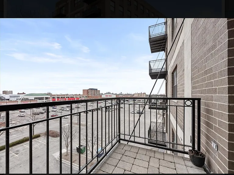 1791 W Howard St #405 — Photo 3