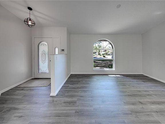 5th image of 1827 Towering Oak Dr