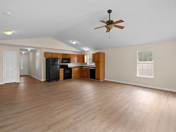 3rd image of 515 Climbing Rose Ct