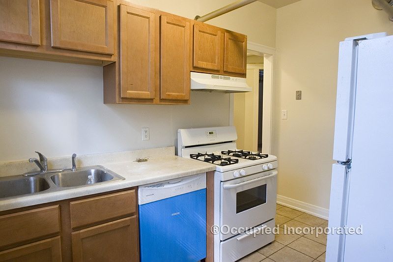 1st image of 1372 W Greenleaf Ave APT G