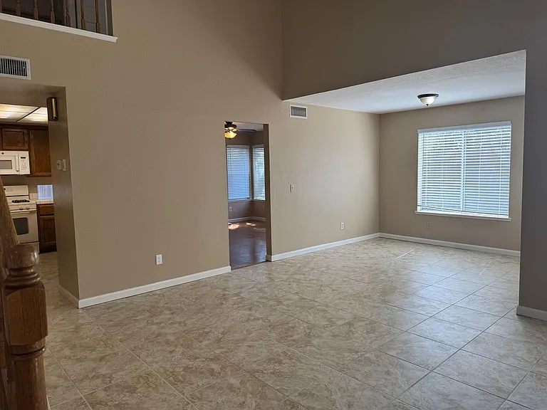 8459 Leaning Tree Ct — Photo 3