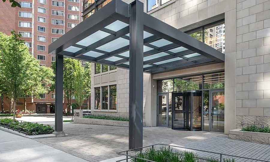 We provide the secure convenience of a 24/7 valet parking service to 61 Banks Street residents, but also offer self-parking in our private, indoor garage, if you prefer.