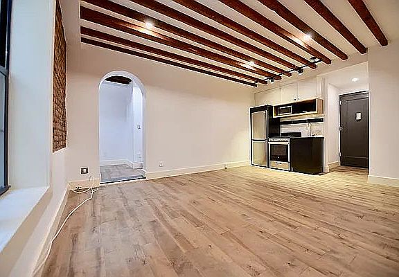 3rd image of 152 W 49th St APT 3D
