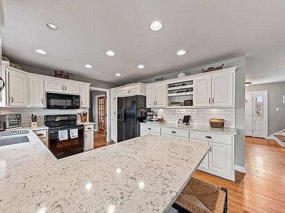 5th image of 7518 Claremont Dr