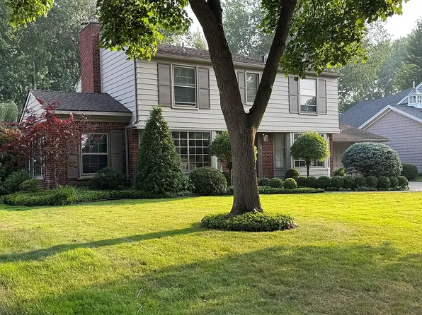 1091 S Oxford Rd, Grosse Pointe Woods, MI 48236