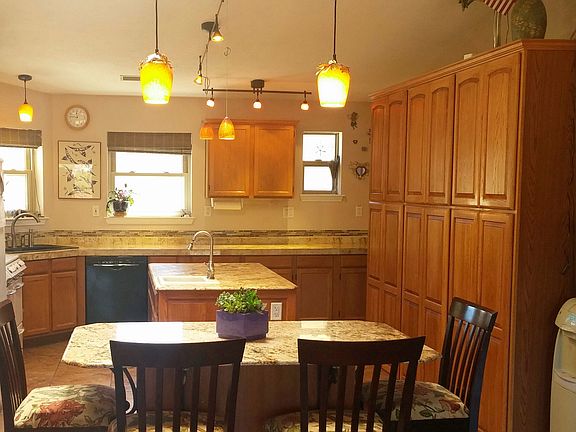 Kitchen with 2 islands