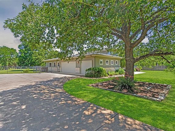 4th image of 220 Humphrey Dr