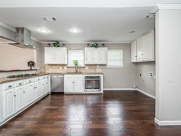 4th image of 3401 Parkhaven Dr