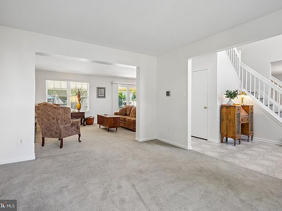 5th image of 7 Flagstone Dr