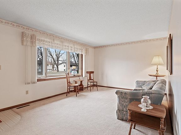 4th image of 714 Highland Dr
