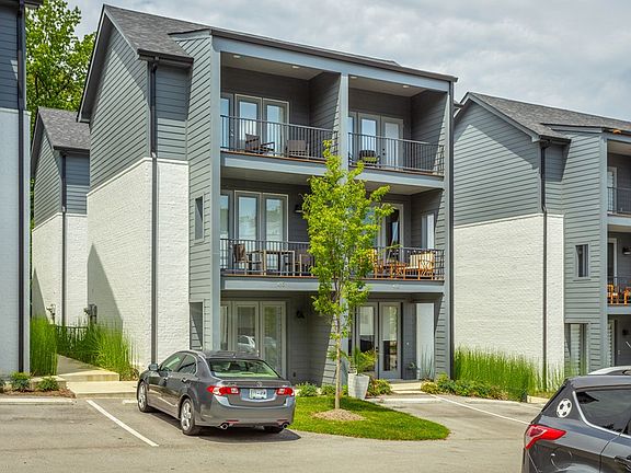 2nd image of 416 Ziegler St #17