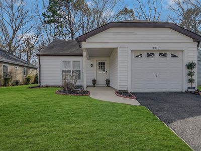 221 Belfast Lane, Ridge, NY, 11961