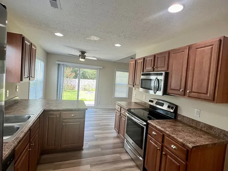 824 Rolling Pines Loop Rd — Photo 4