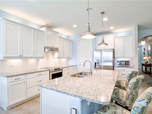 4th image of 16106 Hampton Crossing Dr