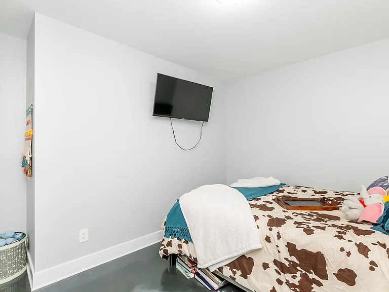 1422 E Elm St #1 — Photo 13