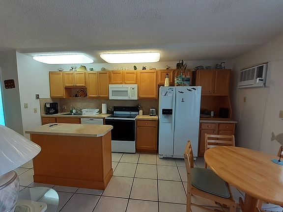 4th image of 119 Cortez Dr APT 3F