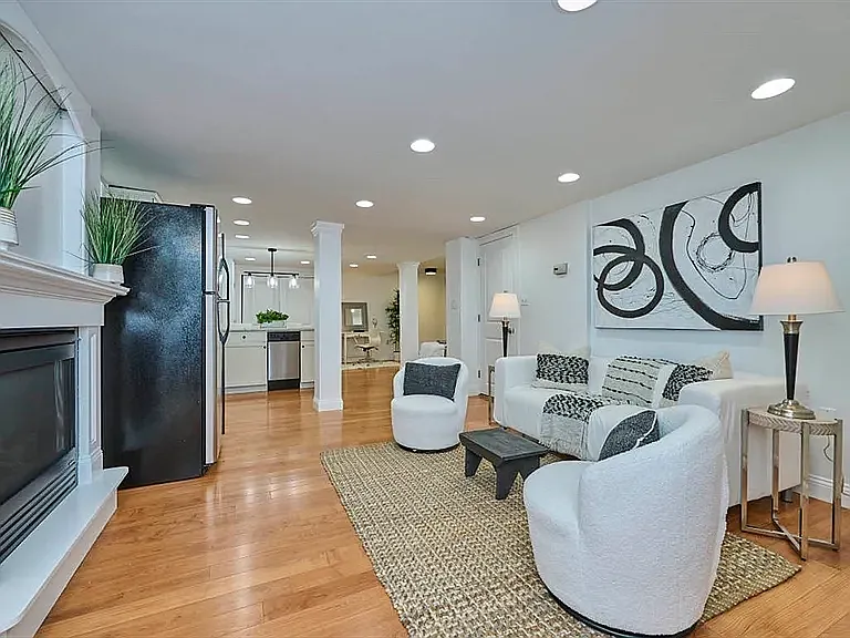 Studio, 558 sqft, $2,700 — Photo 1
