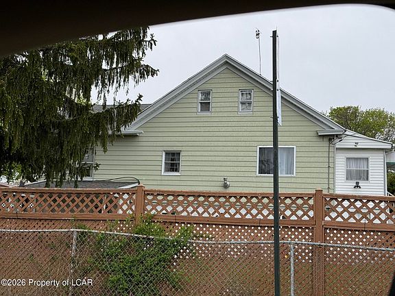 3rd image of 572 Pardee St