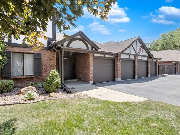 11207 Cottonwood Dr #21C, Palos Hills, IL 60465