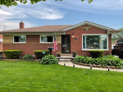 1971 Grange Rd, Trenton, MI, 48183