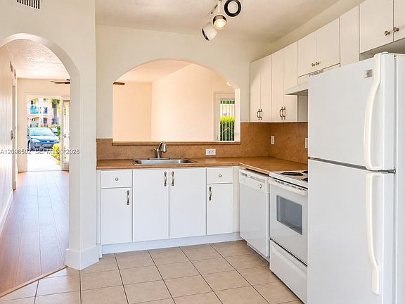 5th image of 2921 SE 13th Ave #10348